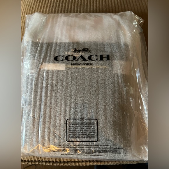 Coach Mini Rowan File Bag new in packaging - Picture 4 of 5